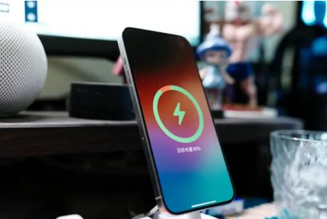 社旗县苹果15换屏服务分享用什么充电器给iPhone15充电更好 
